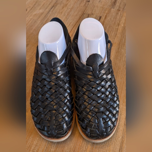 Brand X Shoes - Brand X Huaraches® Handwoven Leather Black Sandal Flat Size 8.5